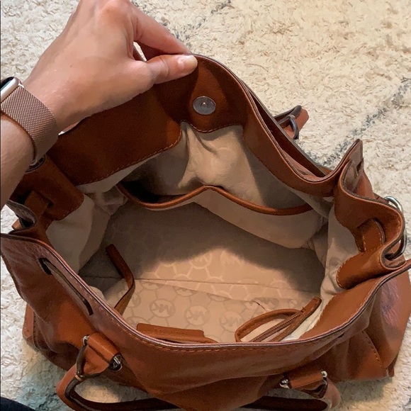 Michael Kors Large Leather Shoulder Bag - Picture 4 of 6